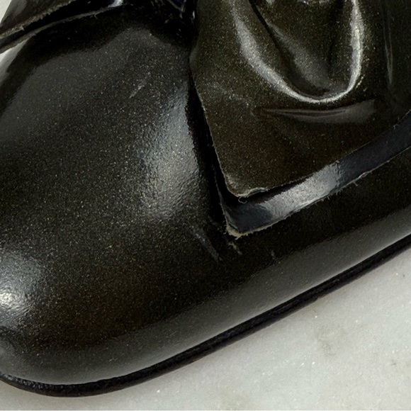 Salvatore Ferragamo Boutique Patent Leather Bow Pump Olive Green Size 6 - Picture 9 of 11